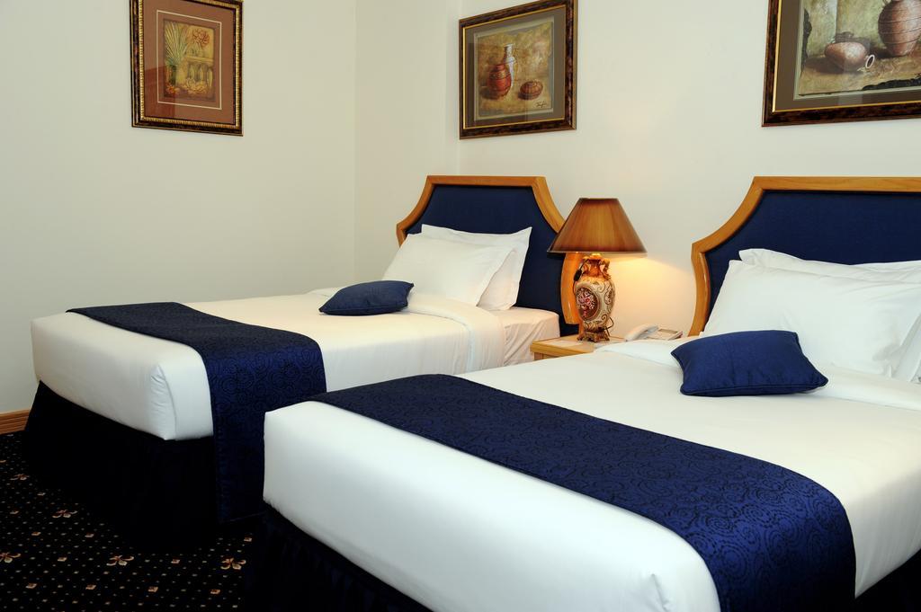Cayam Hotel Doha Bilik gambar